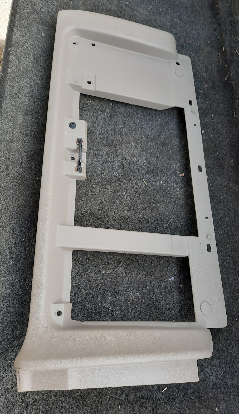 03-07 Silverado Sierra TAN code52 Glove Box FRAME ONLY FOR USE W/ CENTER CONSOLE