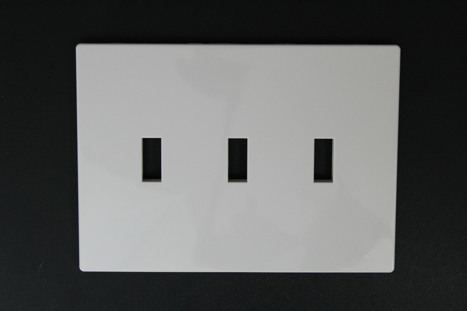New Eaton 3 Gang Screwless Toggle Rocker Switch Wall Plate Mid Size White