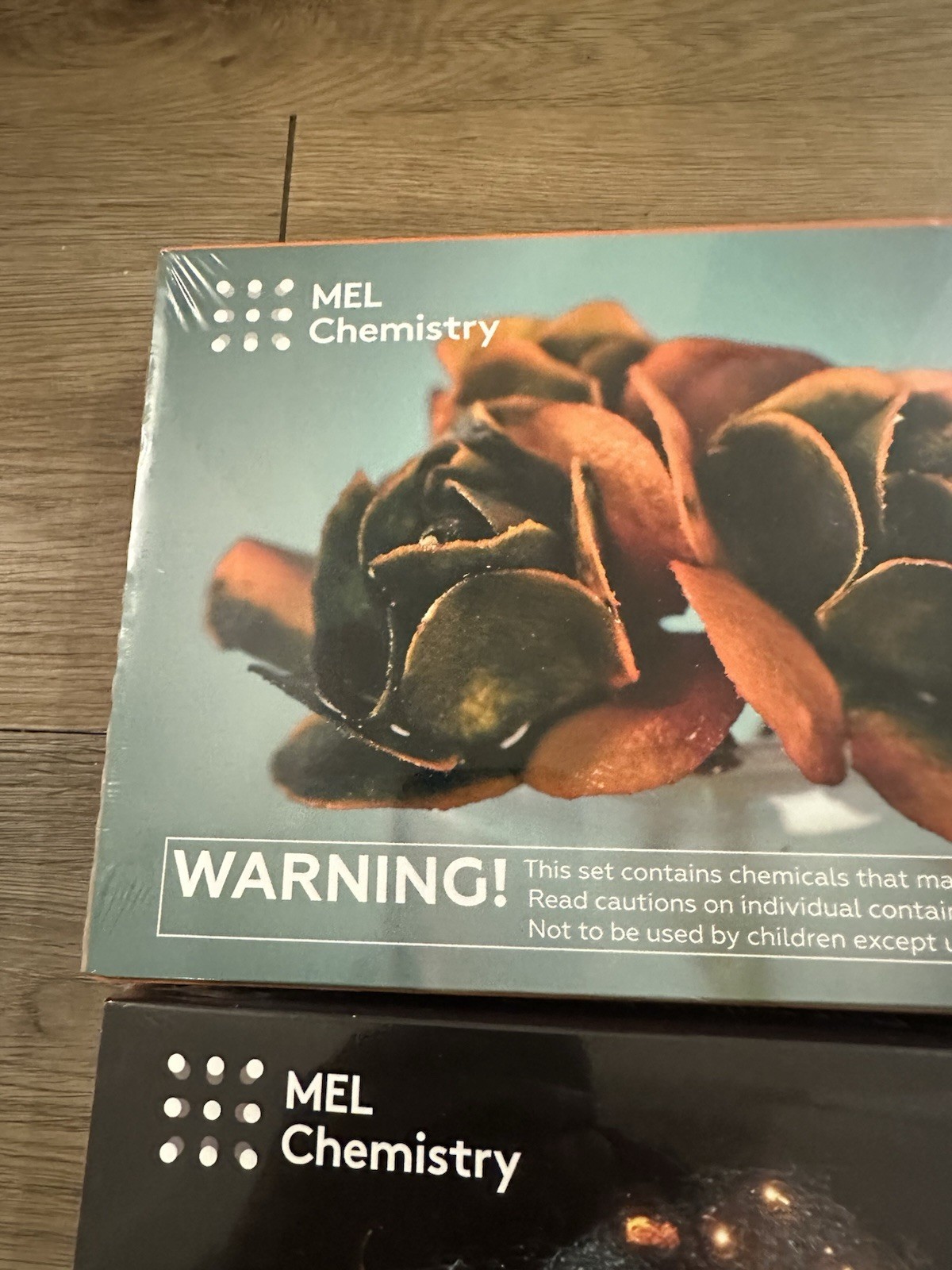 MEL Chemistry Science Experiment Lab Starter Kit + 4 Experiments New