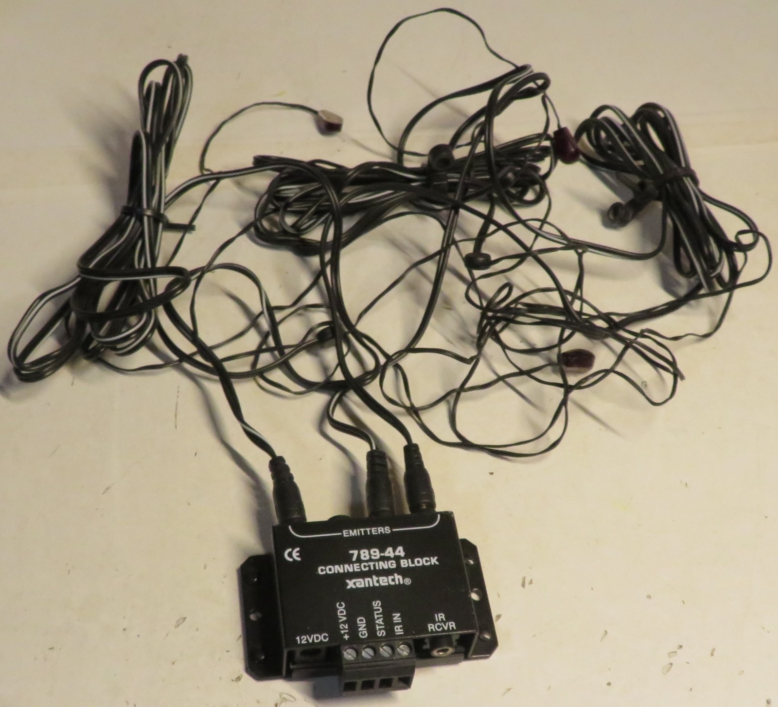 Xantech 789-44 One Zone Connecting Block w/ Cords Vintage Used Electronic Part