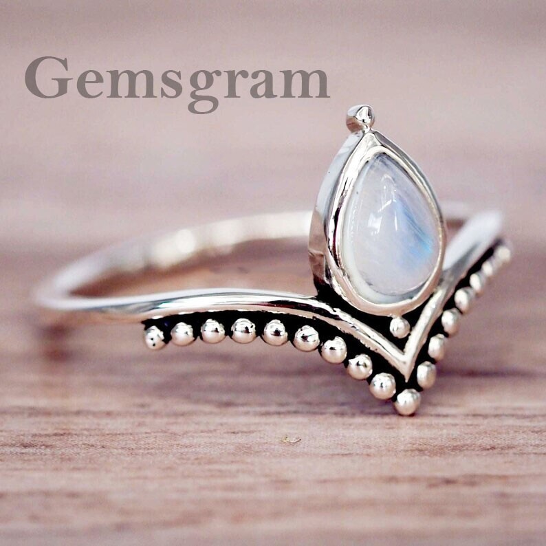 925 Sterling Silver Gemstone Handmade Moonstone Beautiful Women Silver Jewelry