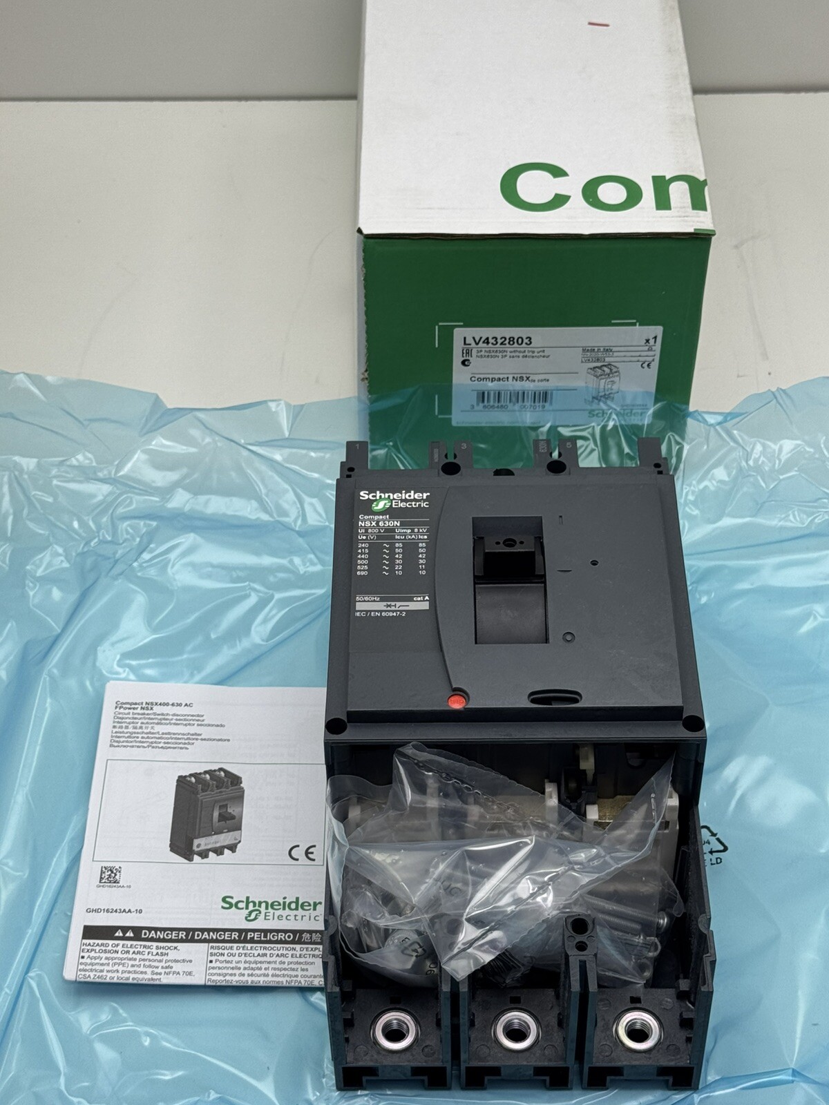 SCHNEIDER LV432803 COMPACT NSX630N CIRCUIT BREAKER W/OUT TRIP UNIT 630A 3 POLES