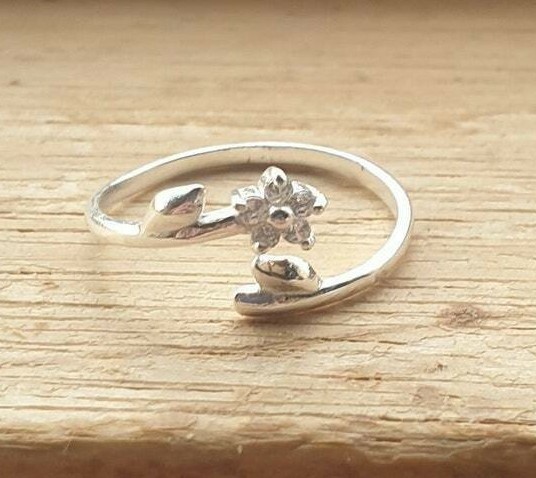 Women 0.04ct s RD Cubic Zirconia 4 Stone Flower Shape Toe Ring 925 Silver