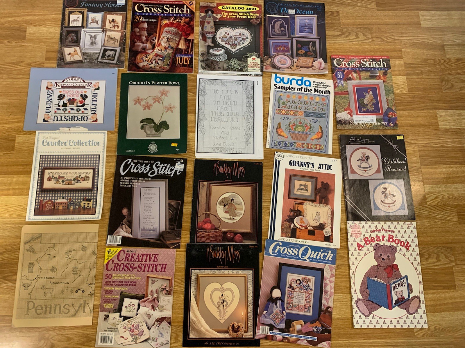 Lot Of 19 Cross Stitch Booklets Patterns, Pamphlets Instructions w/DMC Charts
