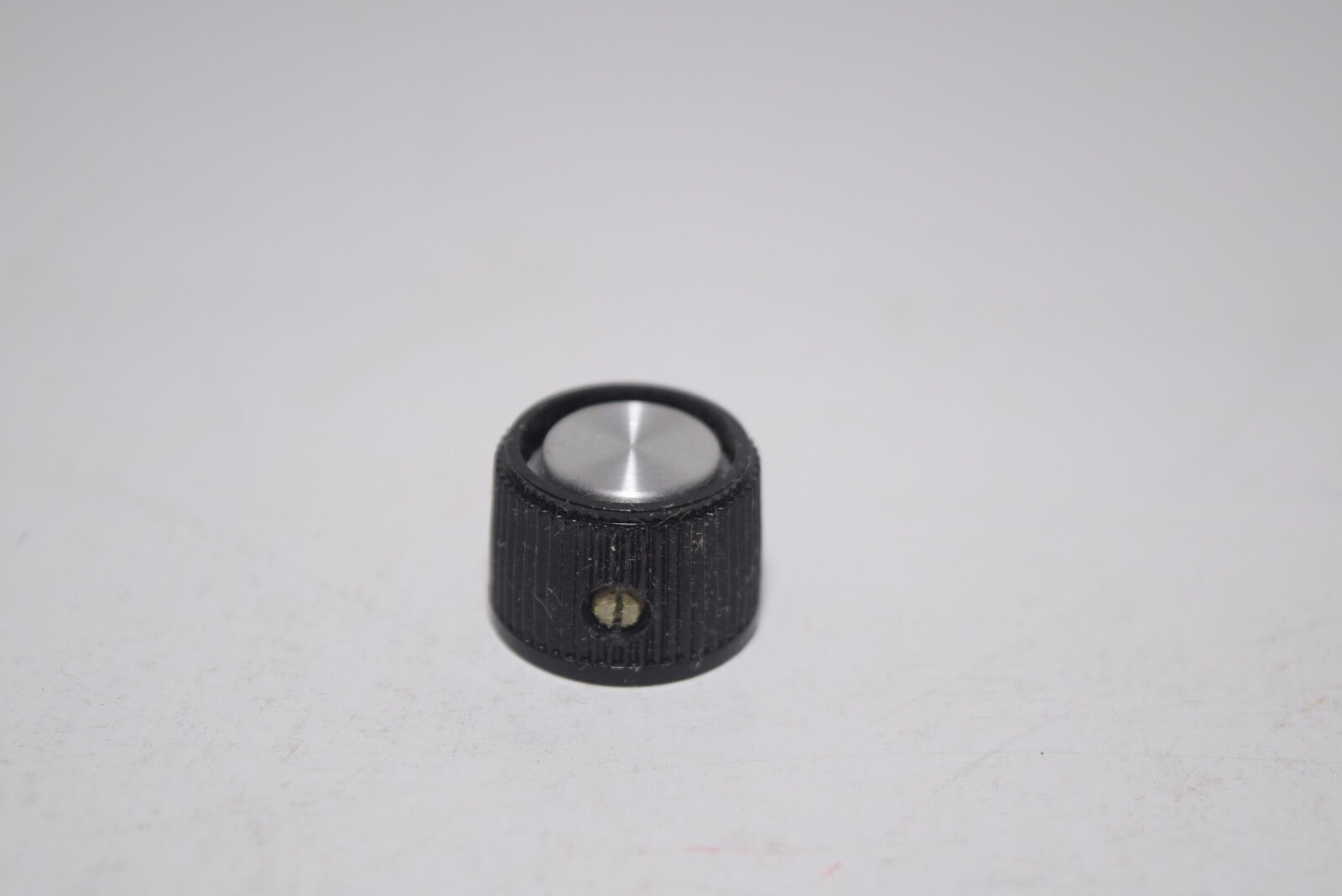 Vintage Dark Brown/Silver Plastic Radio Knobs 11/16" Diameter (g)