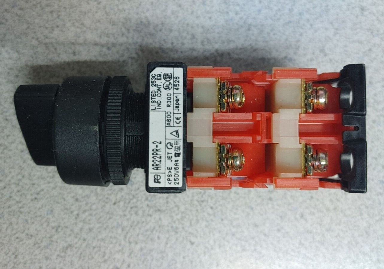 FUJI ELECTRIC AR22PR-222B 2 POS SELECTOR SWITCH NEW!! QUANTITY!! WOW!!