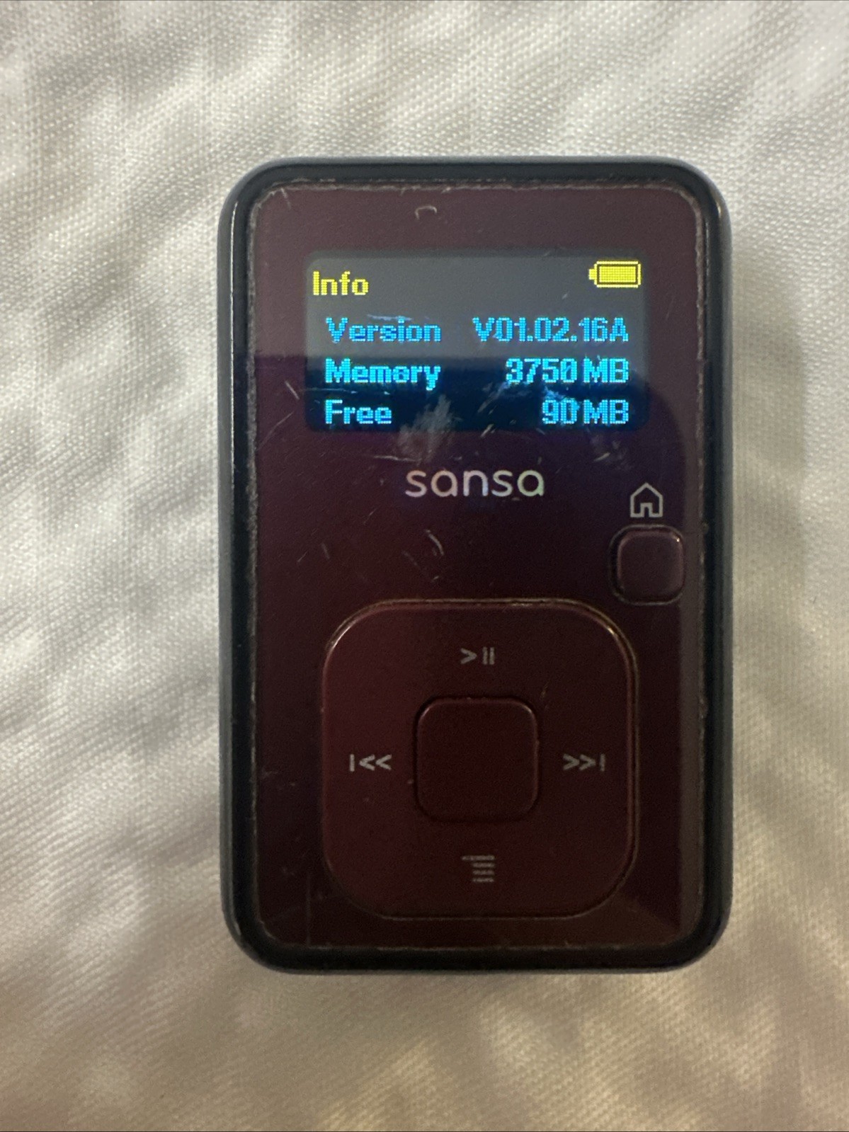 Sandisk Red Sansa Clip+ Clip Plus 4GB MP3 Player BUNDLE - Tested w/ USB Cable