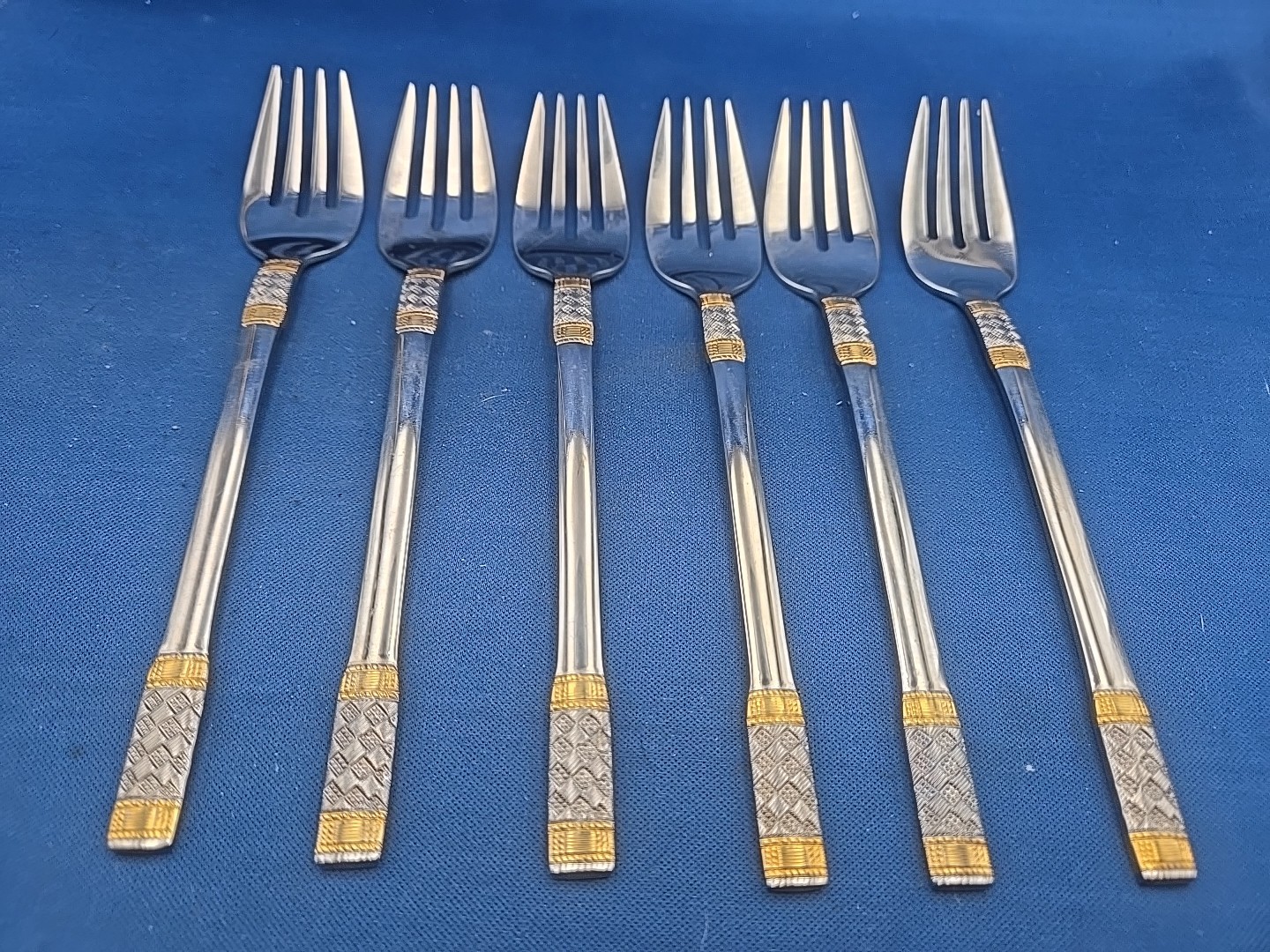 Lot of 6 Wallace CORSICA Stainless 18/10 Salad Forks 7 1/4"