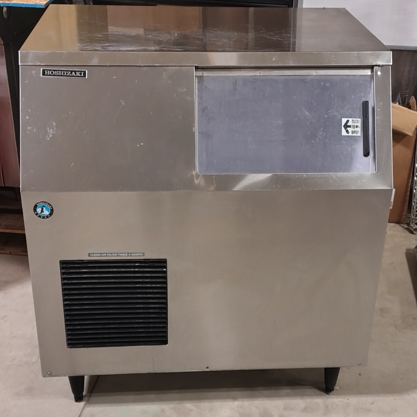 Hoshizaki F-500BAJ - Flaker Icemaker, Air-cooled, Built in Storage Bin