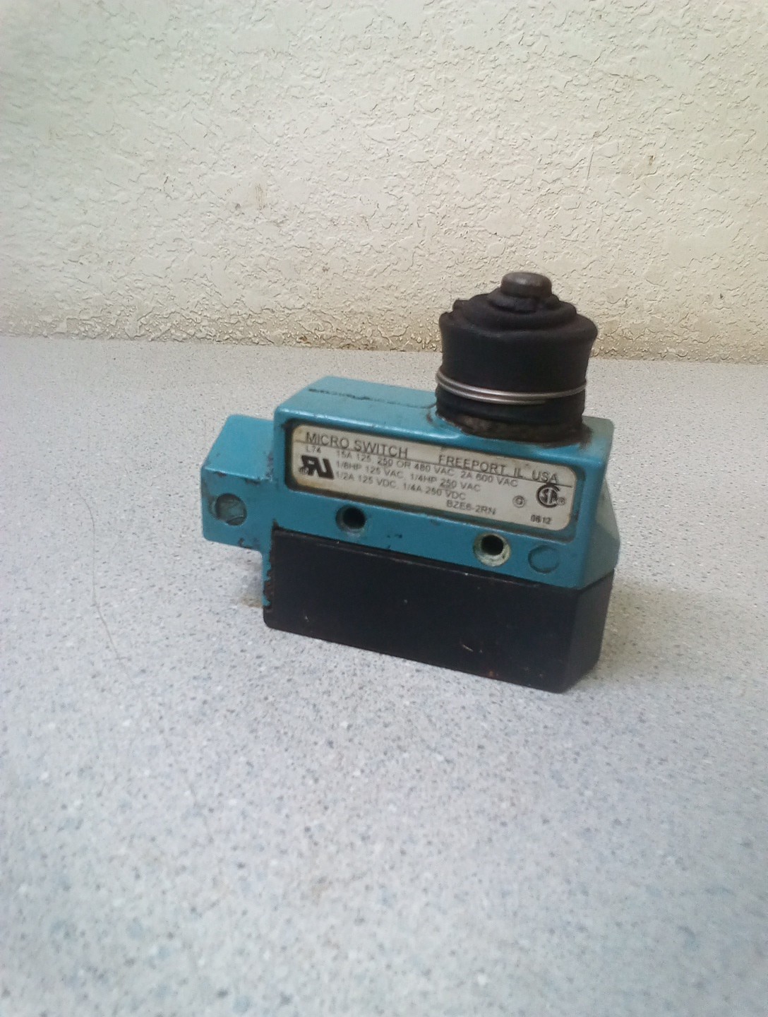 Honeywell L324 IEC 60947-5-1 Micro Switch