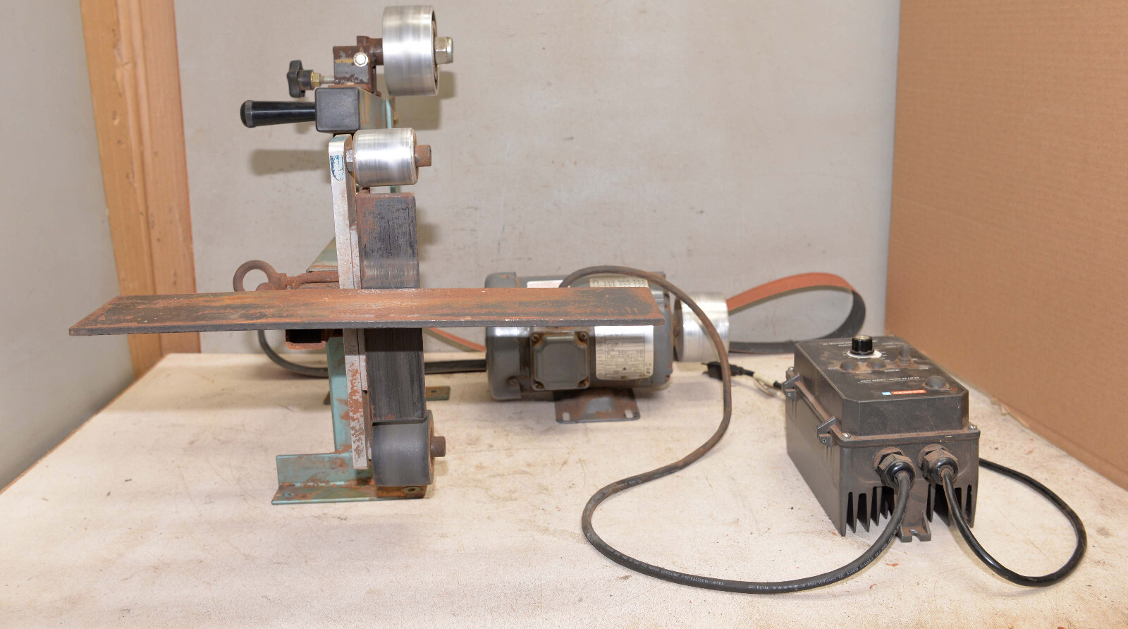 Custom Made knife makers belt grinder 1HP Baldor motor Genesis VFD 60" belt tool