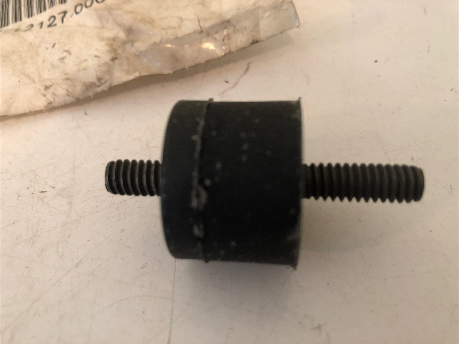 GENUINE FREIGHTLINER GRILLE MOUNT ISOLATOR BUSHING  17-12127-000 NEW NOS