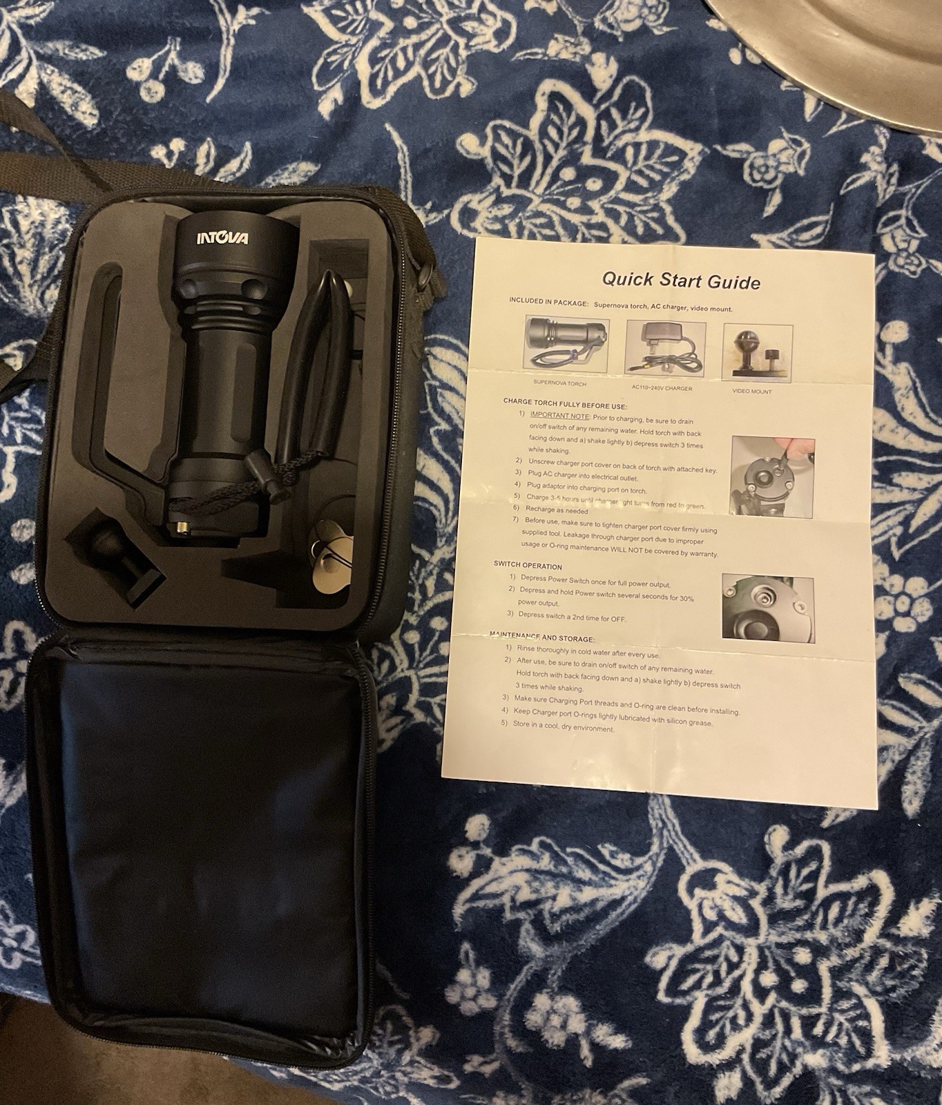 Intova Supernova Waterproof Deep Divers Torch