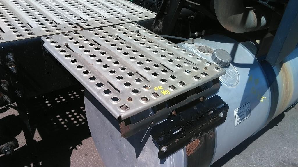 Replaces 2016 VOLVO VNL DECK CATWALK ,  OH