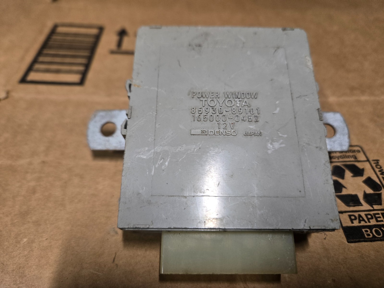 84-89 Toyota 4Runner Rear Tailgate Window Control Module  OEM 85930-89101