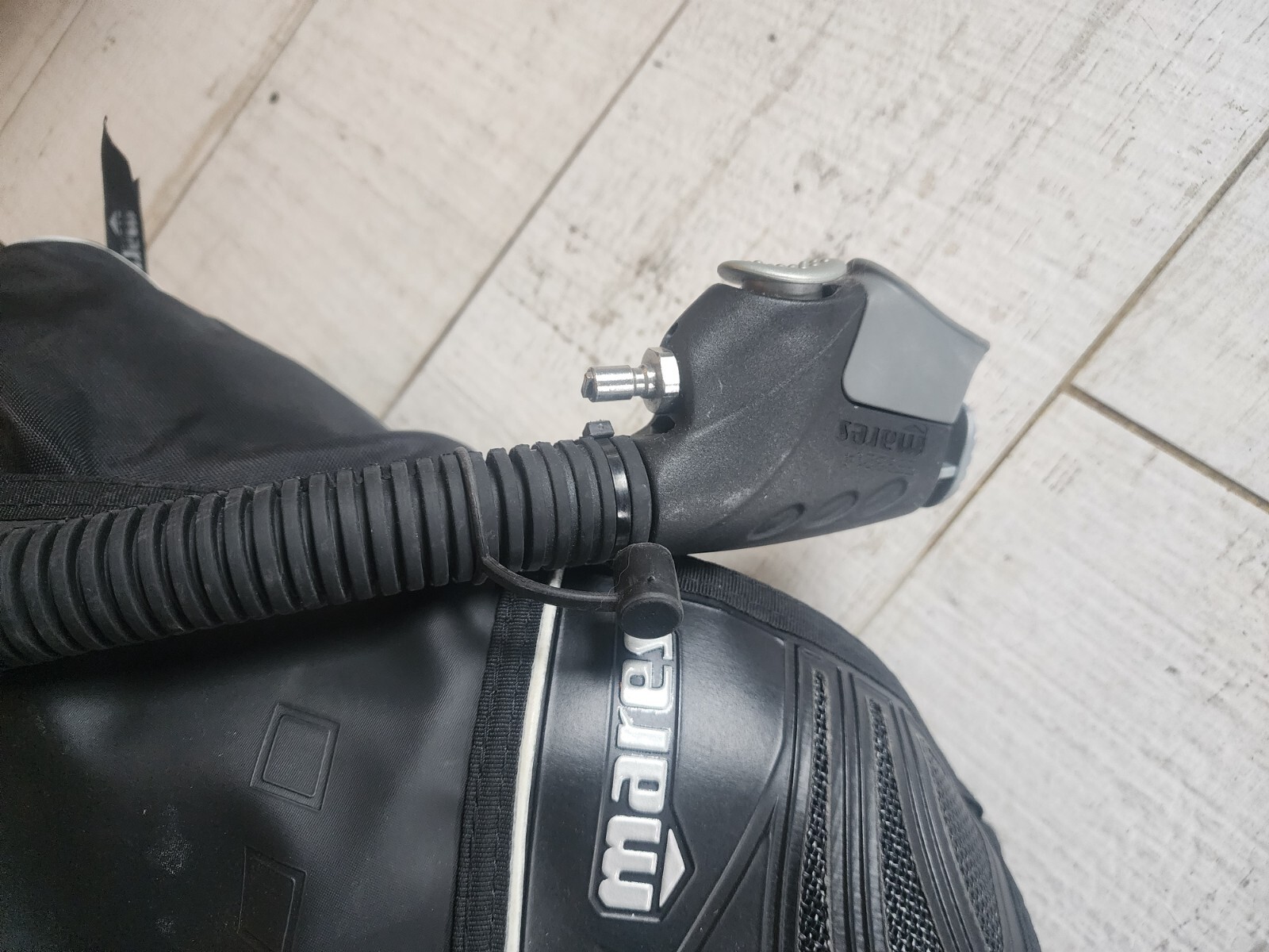 Mares V1 BCD - Large w/ Back Protection System
