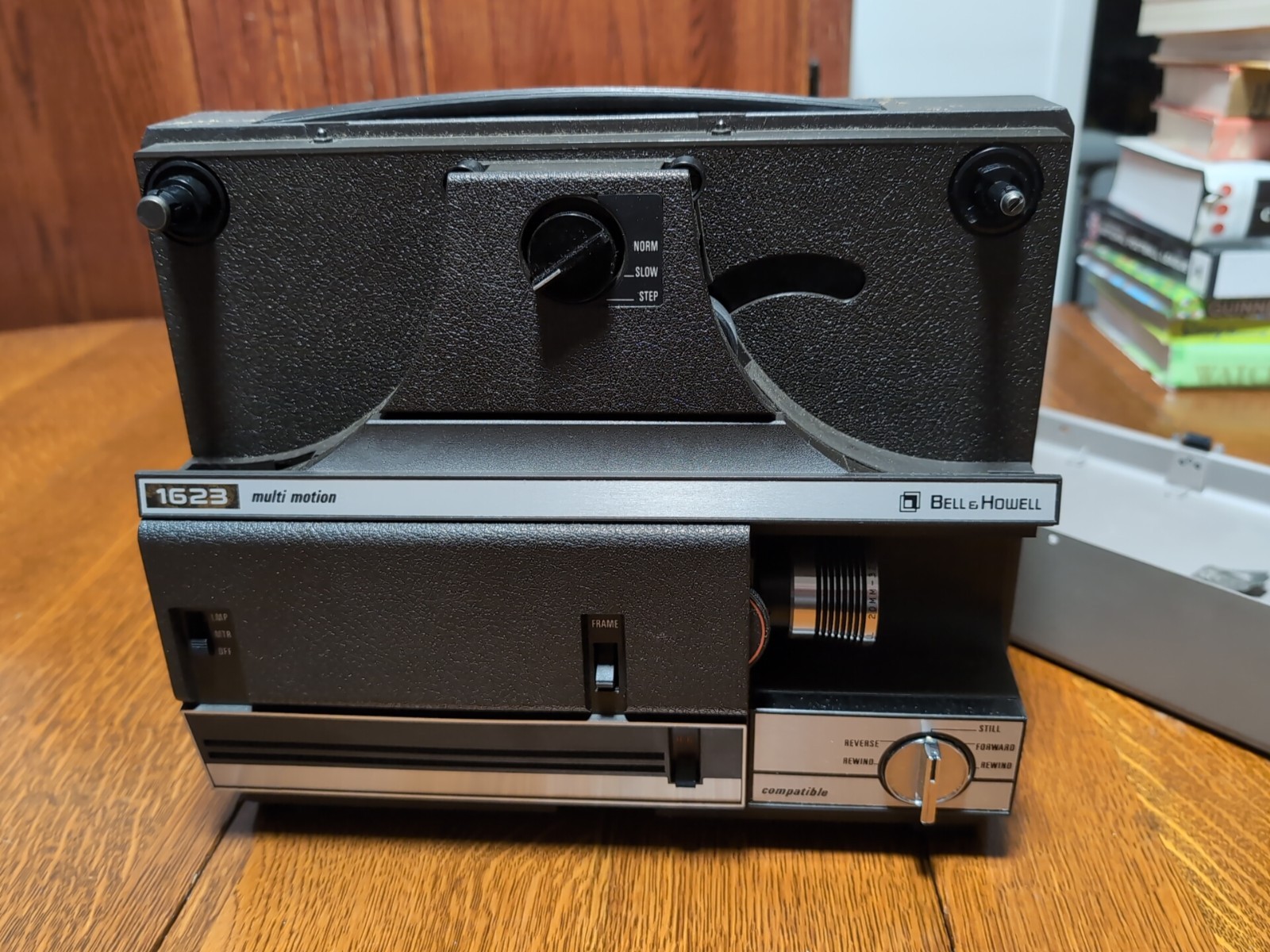 Bell & Howell 1623 Multi Motion Super 8 & 8mm Projector Untested