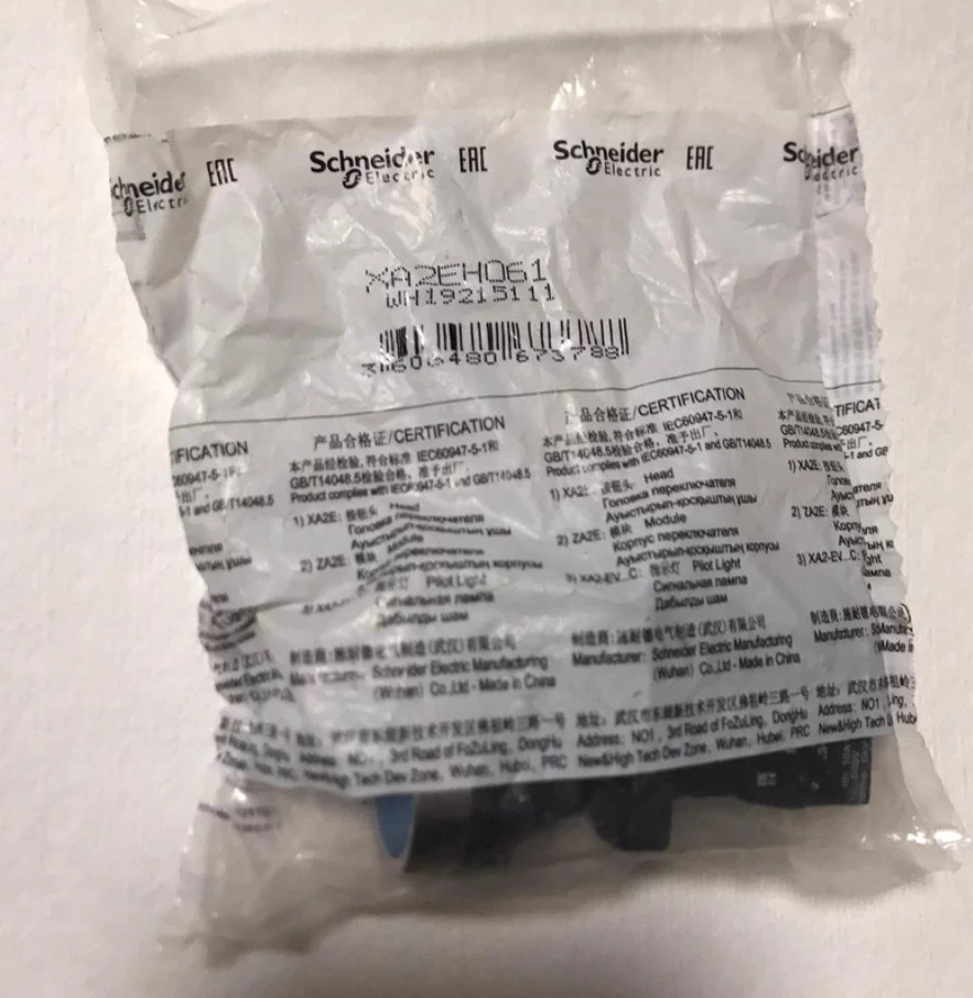 1PC NEW Schneider Flat-head self-locking button XA2EH061 blue 1NO Plastic #YY