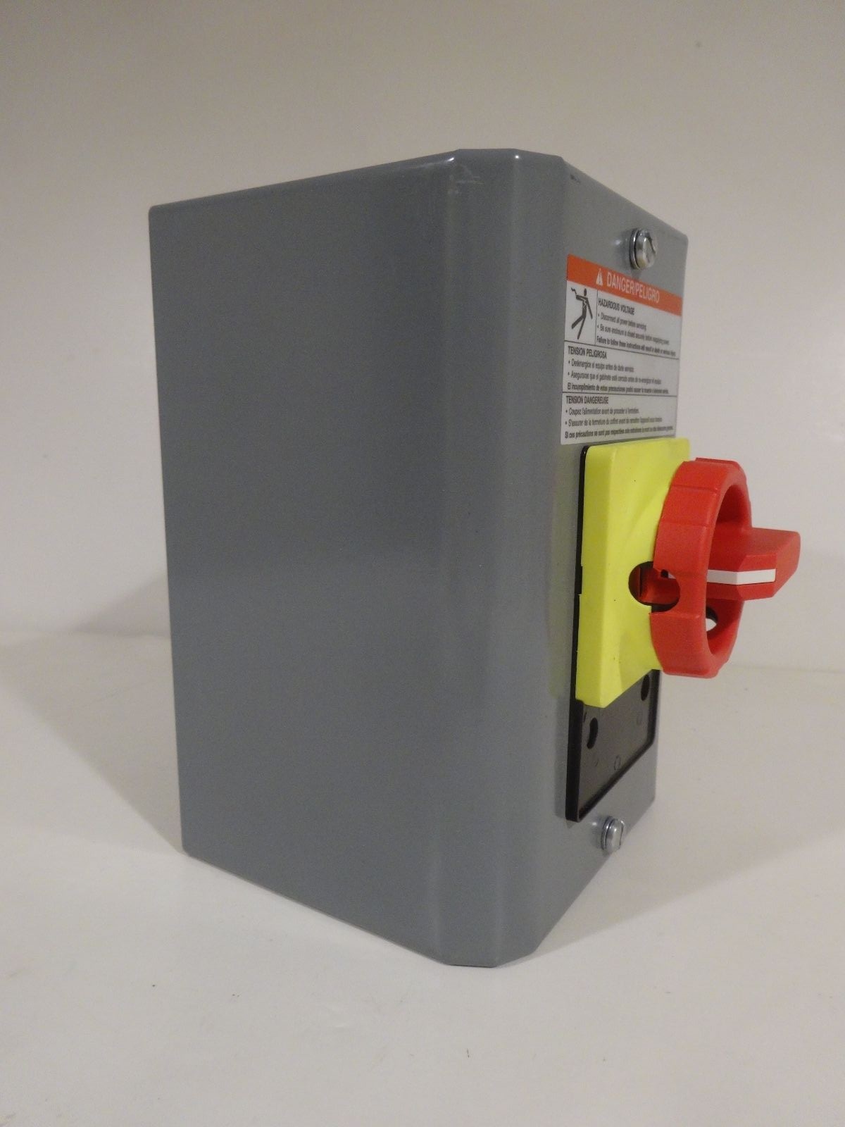 Square D 9421V1G30 LOADBREAK SWITCH 600VAC 20A type 1 enclosure schneider elect