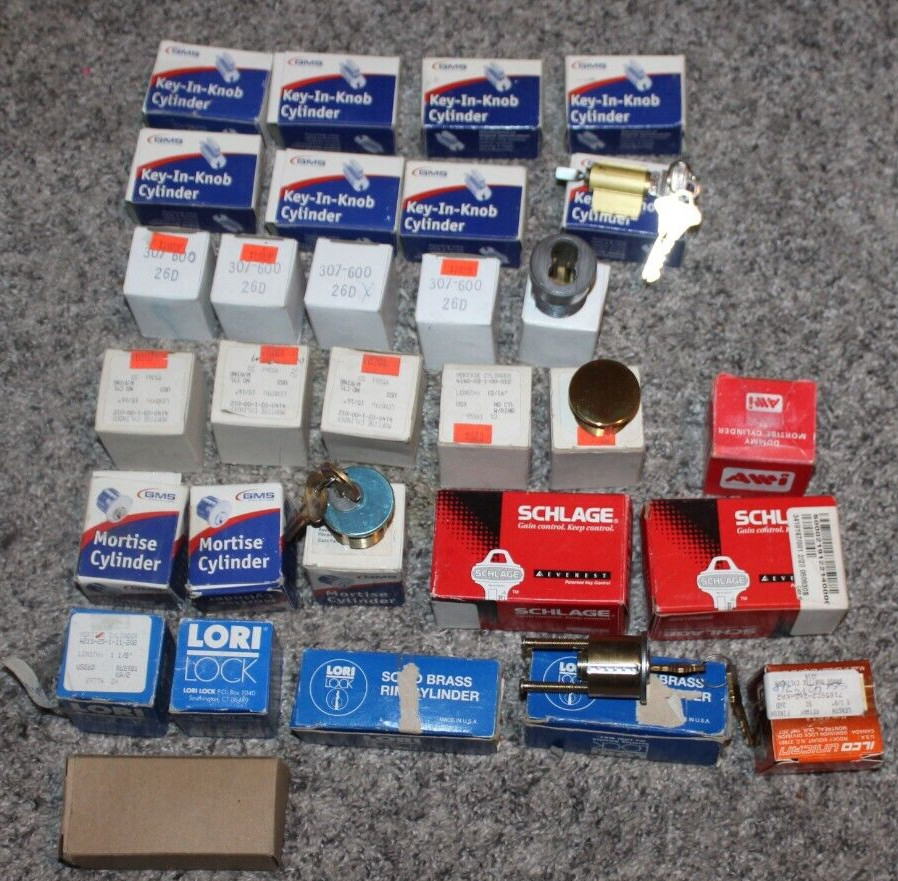 LOCKSMITH SPECIAL LOT OF 30  LOCK CYLINDERS ( MOSTLY NEW)