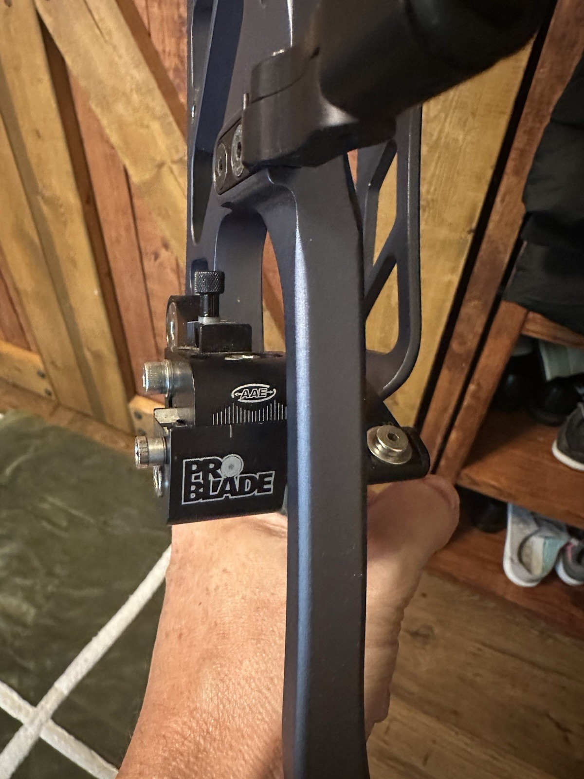 Hoyt Invicta 40 Left Hand with AAE pro blade rest And Threadz custom Strings
