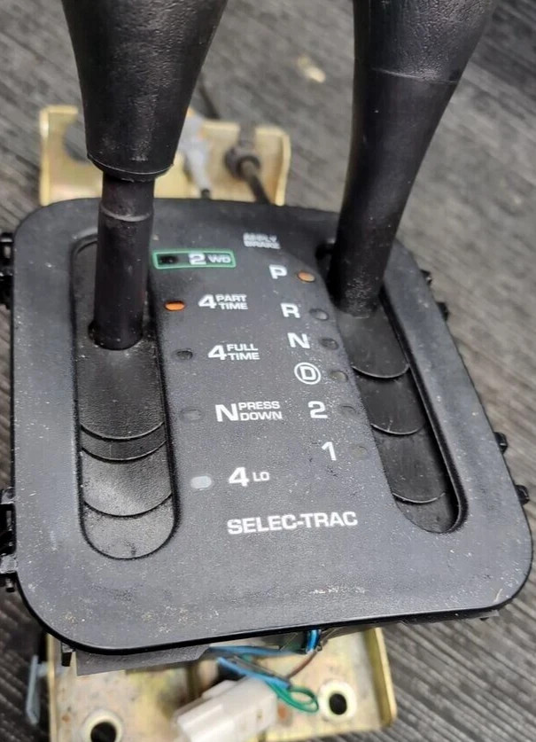 1999-2004 JEEP GRAND CHEROKEE SELEC-TRAC Floor Shifter Assembly GENUINE OEM