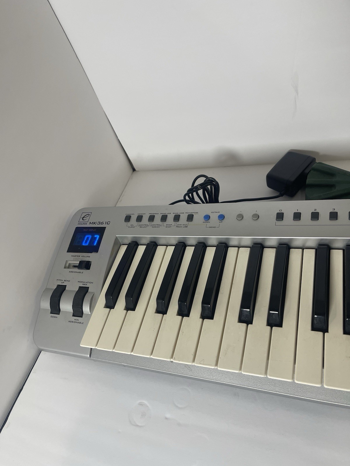M-AUDIO EVOLUTION MK-36-1C 61-key USB MIDI keyboard controller