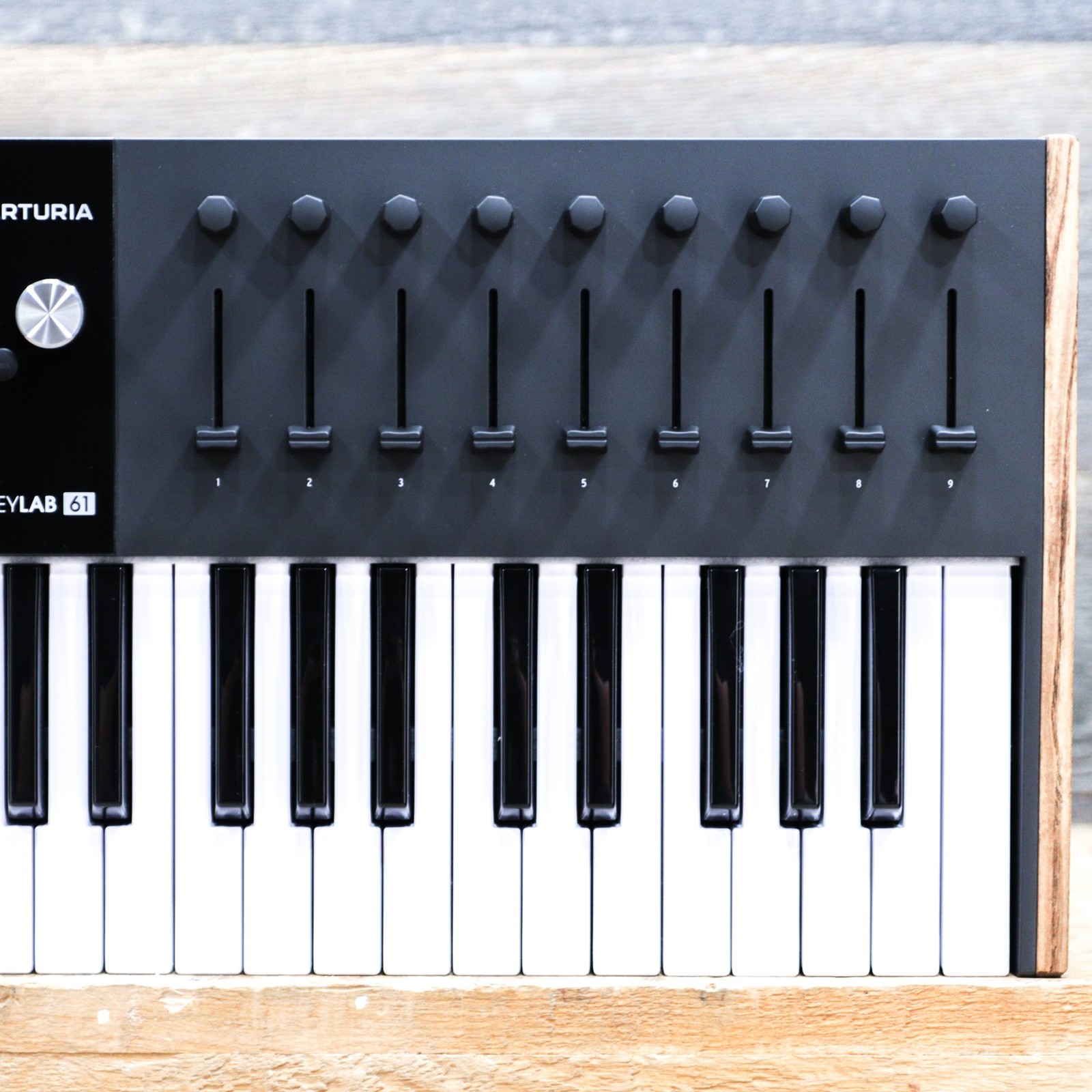 Arturia KeyLab 61 Mk3 Universal MIDI Controller 61-Note Semi-Weighted w/Box