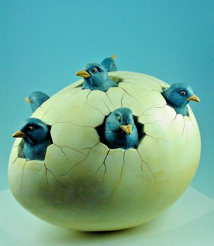 VINTAGE SIGNED SERGIO BUSTAMANTE BLUEBIRDS HATCHING EGG CERAMIC SCULPTURE 1980s