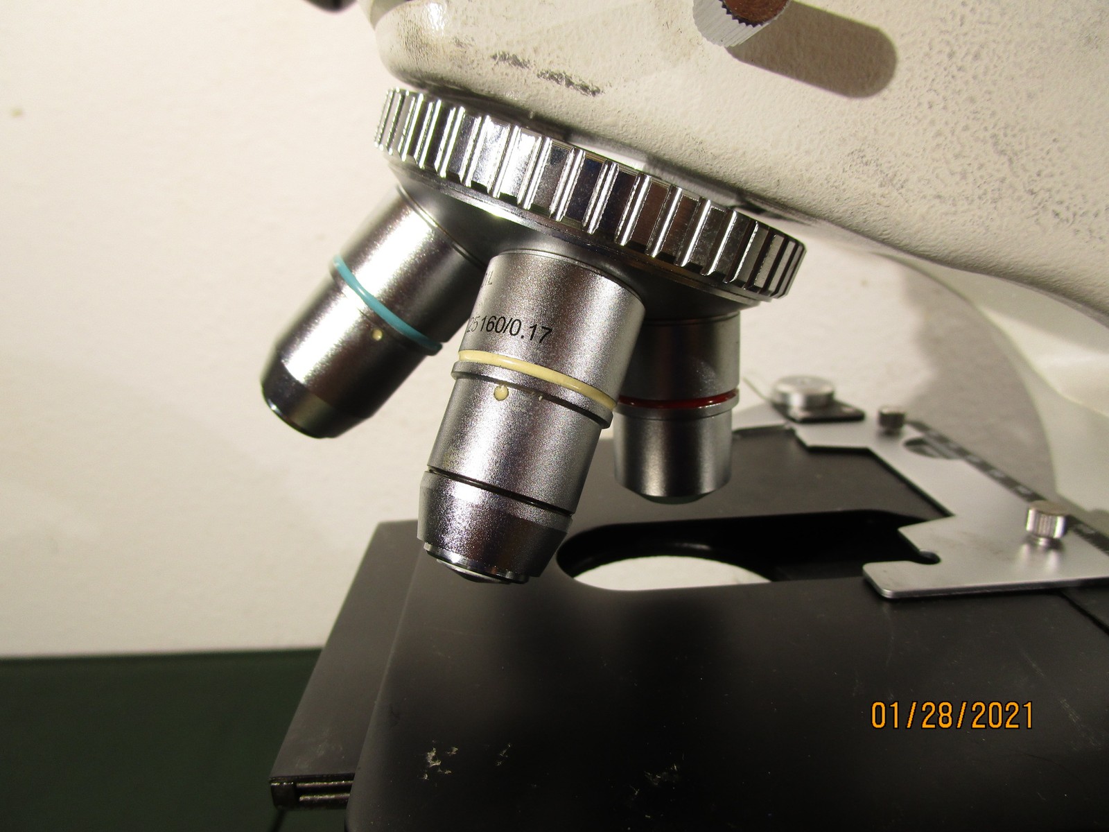 Unico G380 Microscope w Four Objectives