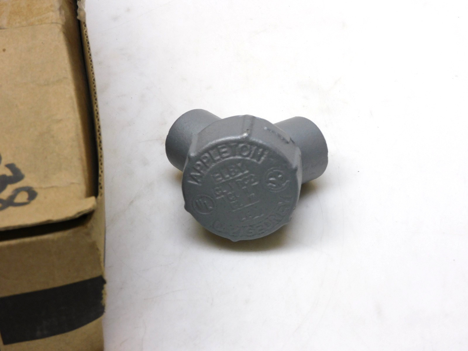Appleton ELBY-50 Capped Elbow 1/2" MallIron 90° pull ELB