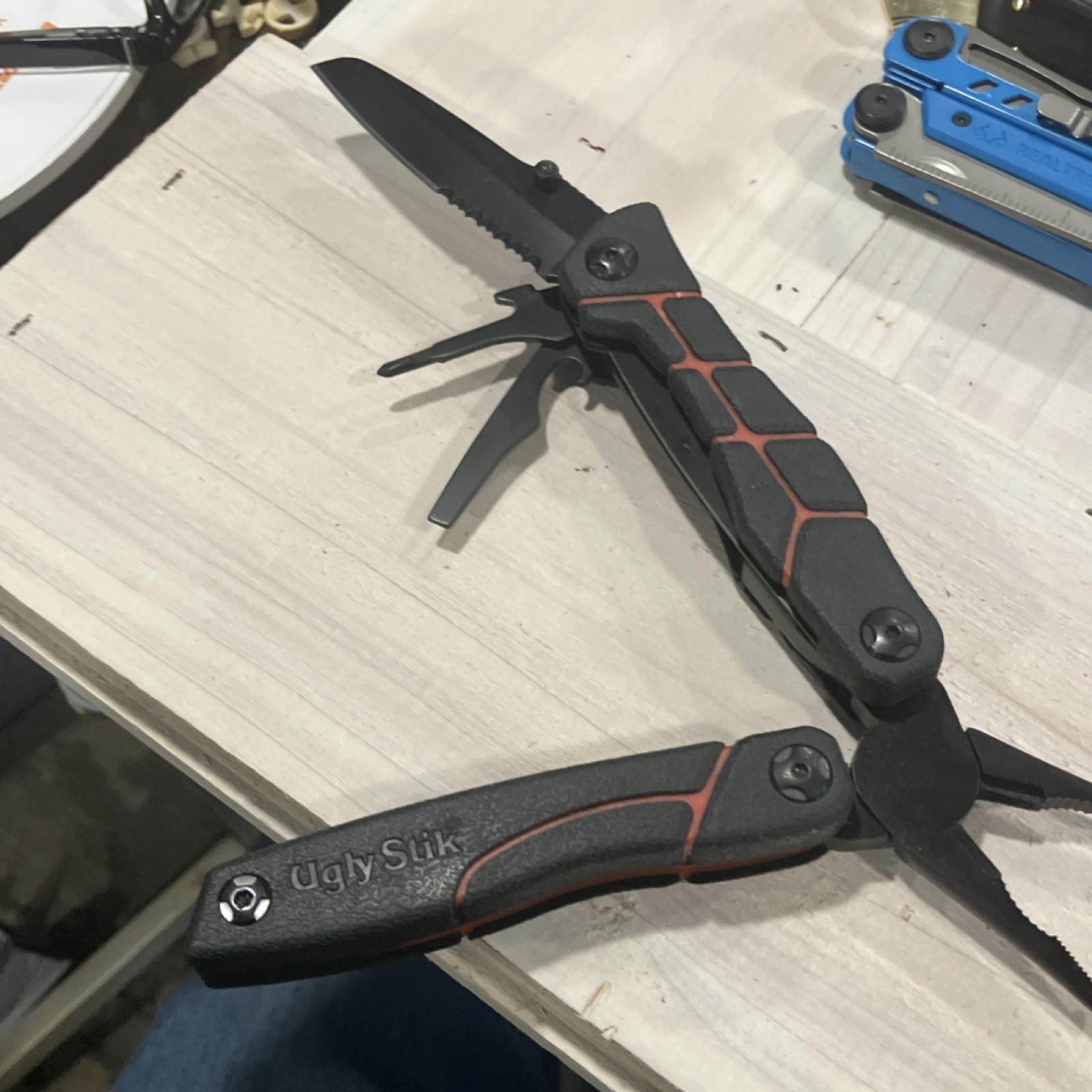 Ugly Stik Black/Red Folding Multi-Tool with Pliers, Knife Blade, 1 Piece