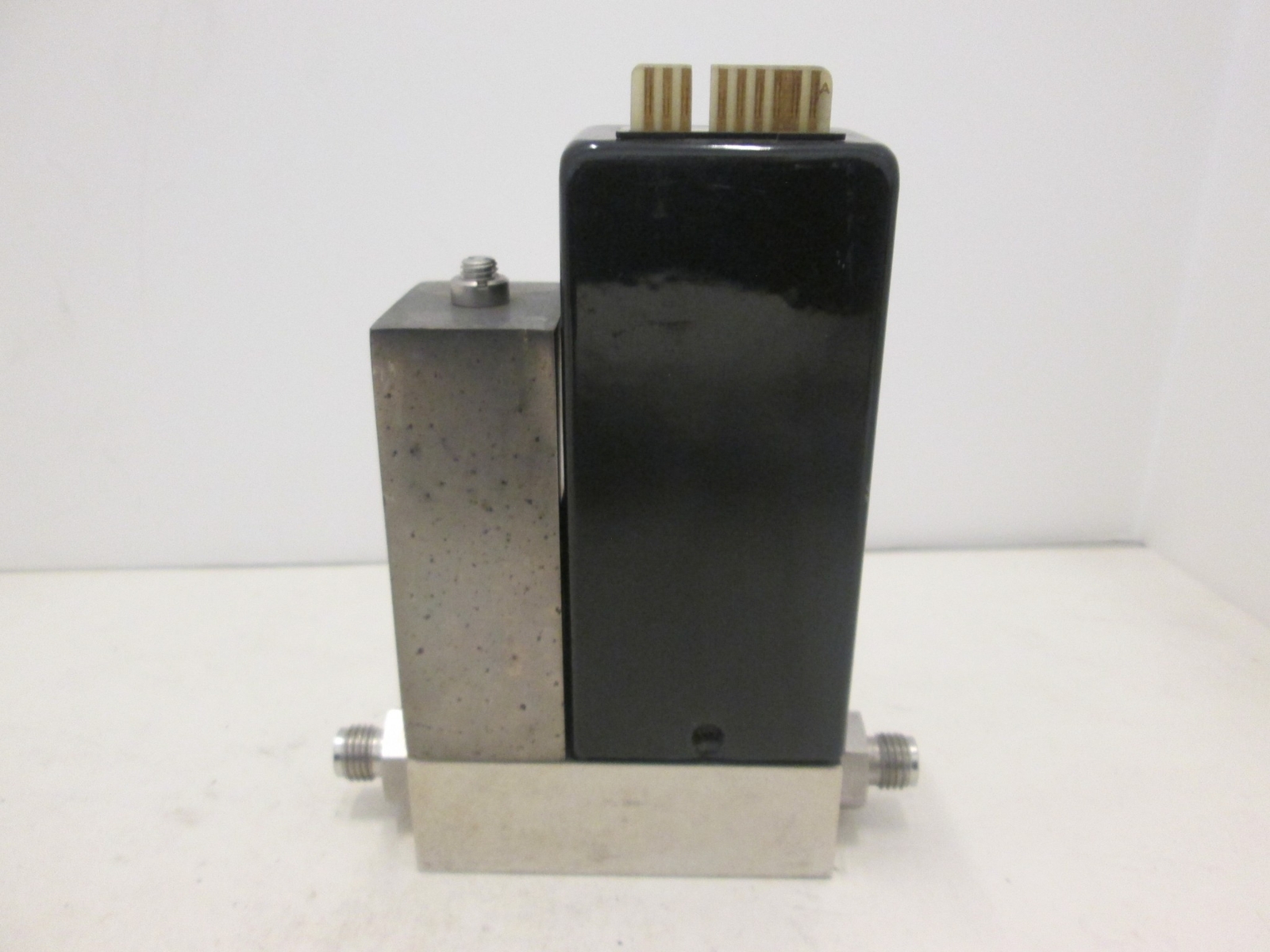Unit UFC-1100, Mass Flow Controller MFC, O2, 10 SLM, Used