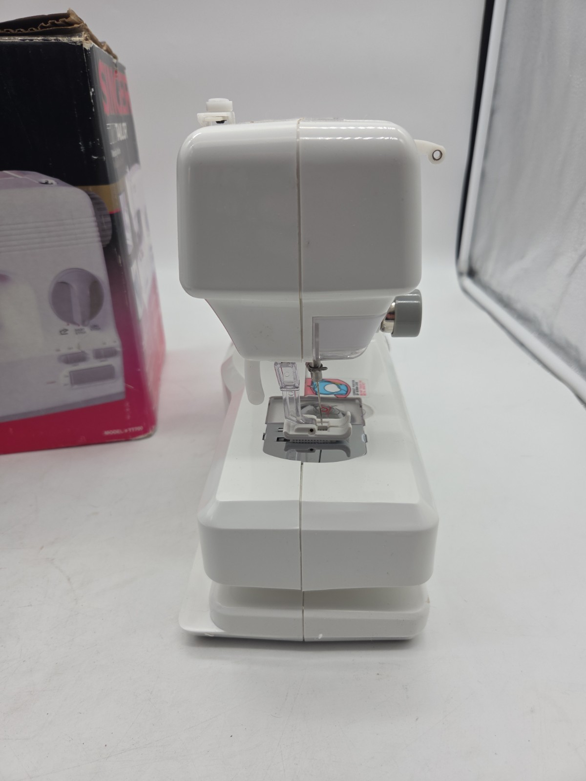 Singer® Tiny Tailor TT700 Electronic Mending/Sewing Machine-- Tested & Working