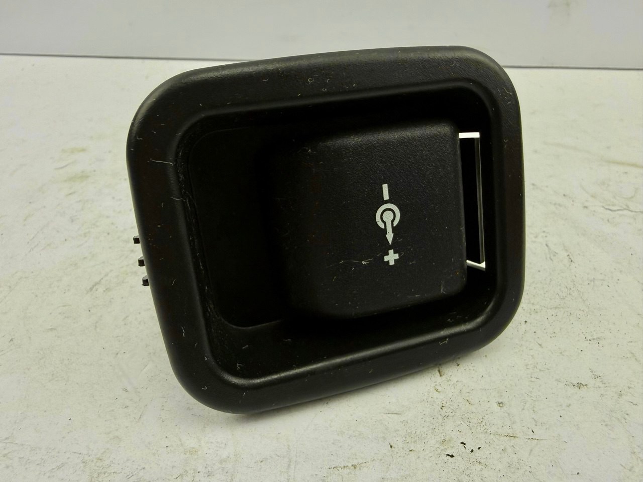 2007-13 BMW X5 E70/12 - 18 328i F30 Rear Trunk Power Outlet Socket Charging Port