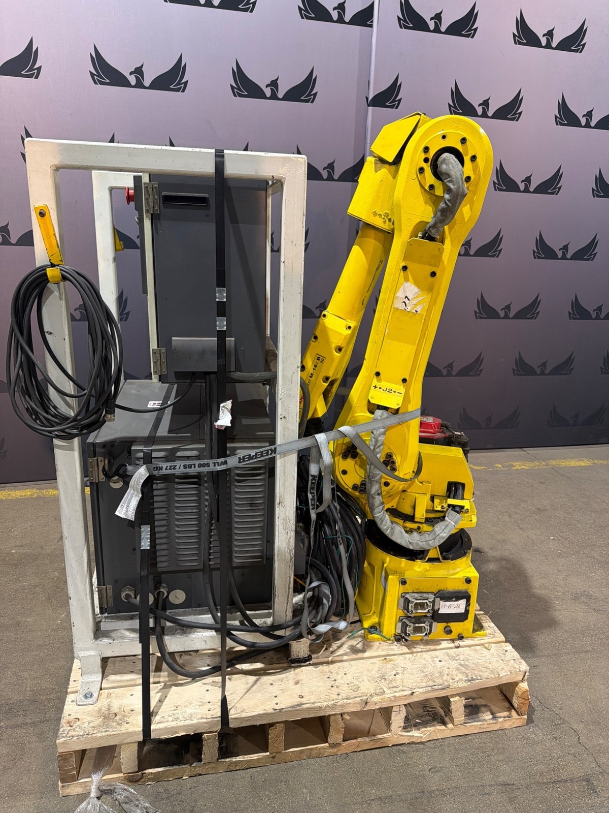 FANUC M‑16iB/20 Complete w/ R‑J3iB Controller USED