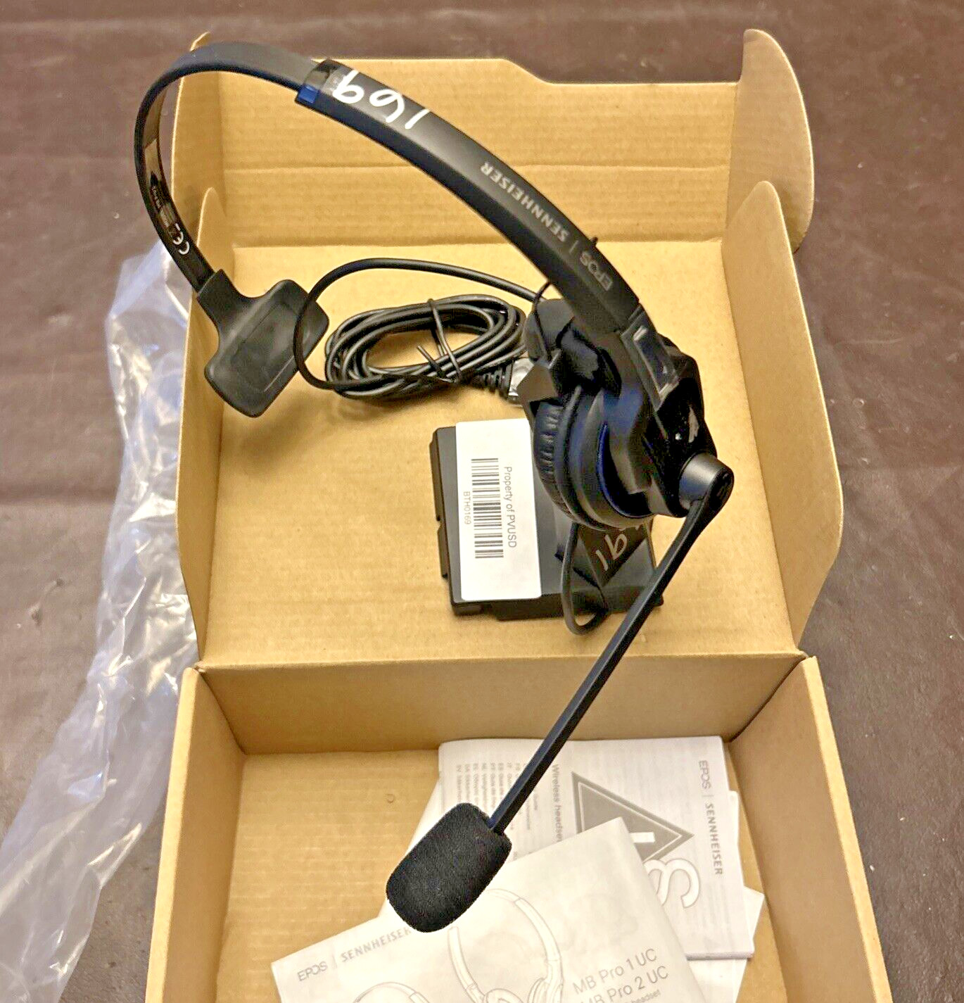 Sennheiser MB Pro 1 UC ML 506043 Bluetooth Headset w/ USB Dongle & Charger Stand