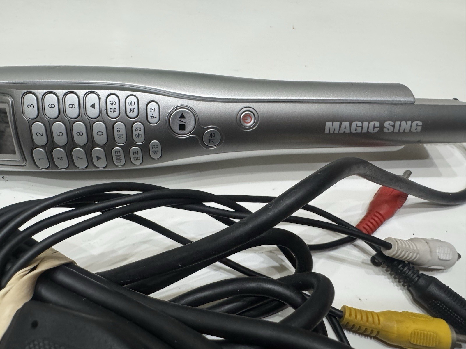MAGIC SING Karaoke Microphone L000012 and Cable.
