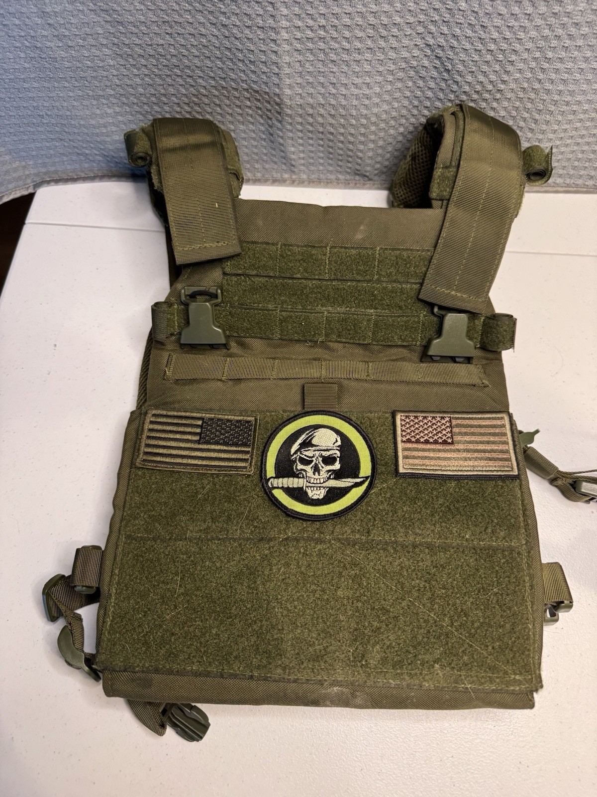 Condor Olive Drab MOLLE Plate Carrier Tactical Vest with 3 Patches