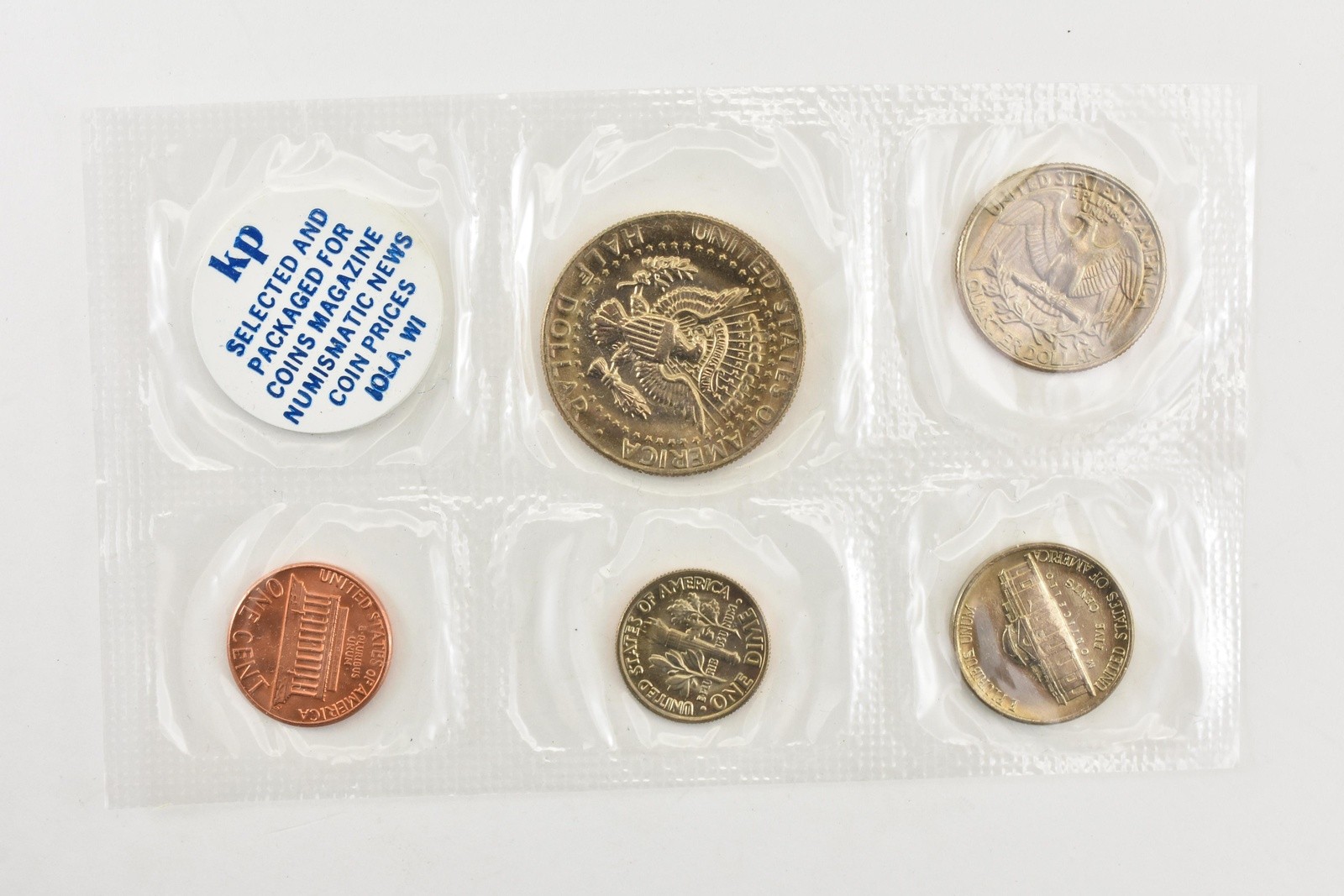 1983-P/D Uncirculated Souvenir Mint Set NO Envelope *8990