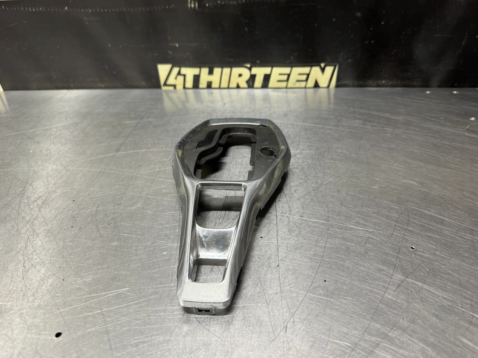 2019 CAMARO SS AUTOMATIC SHIFTER BEZEL TRIM OEM   #N752