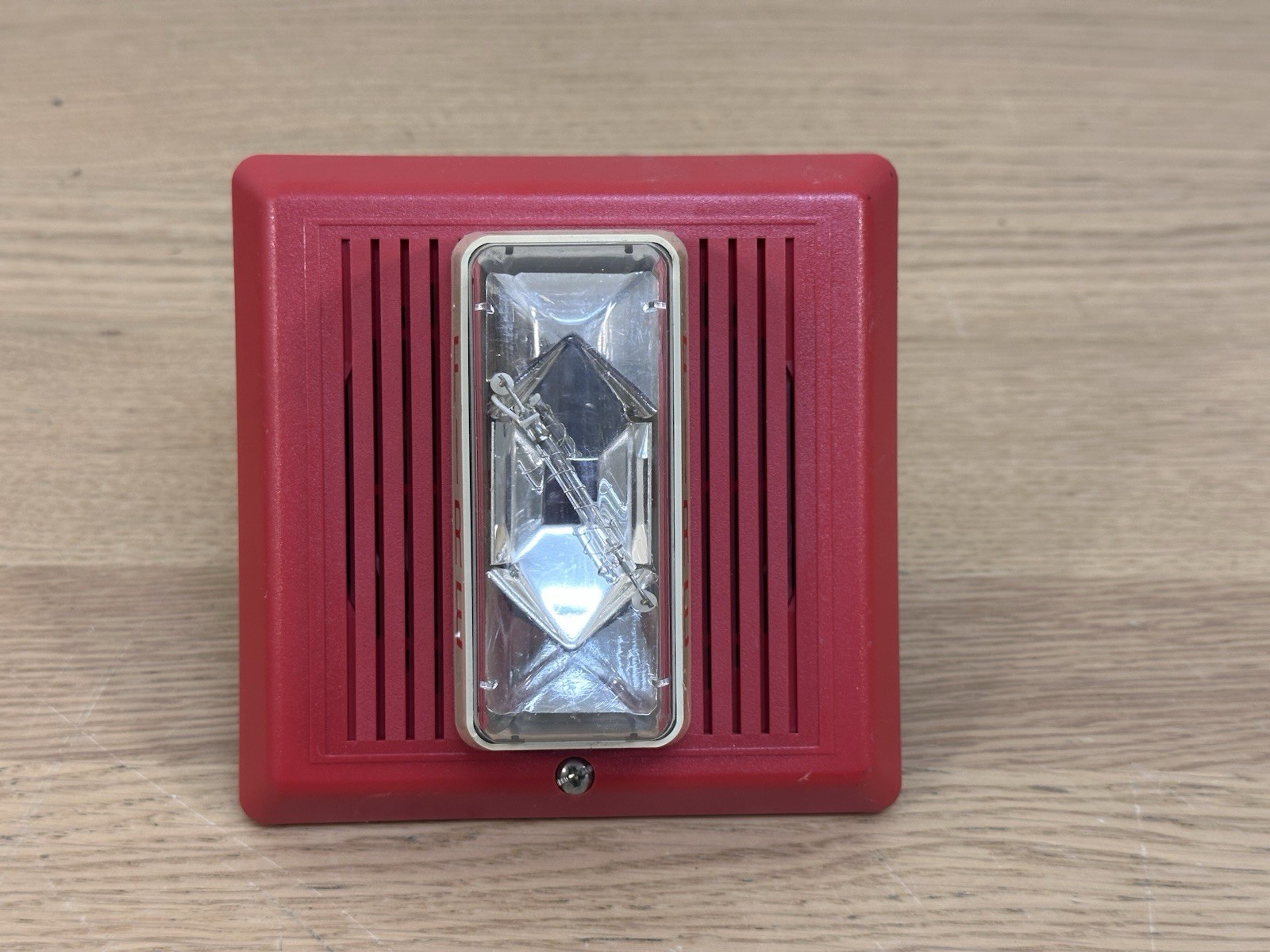 Edwards EST 757-3A-SS25 Fire Alarm Speaker Strobe Red w/ Mounting Bracket