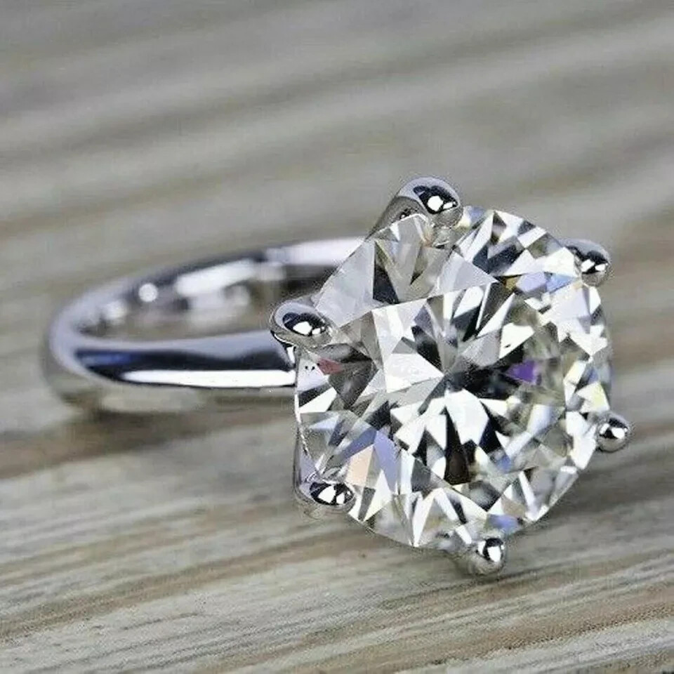 RARE 8.00 Ct White Diamond Solitaire Ring ! Great luster, Free Diamond Studs