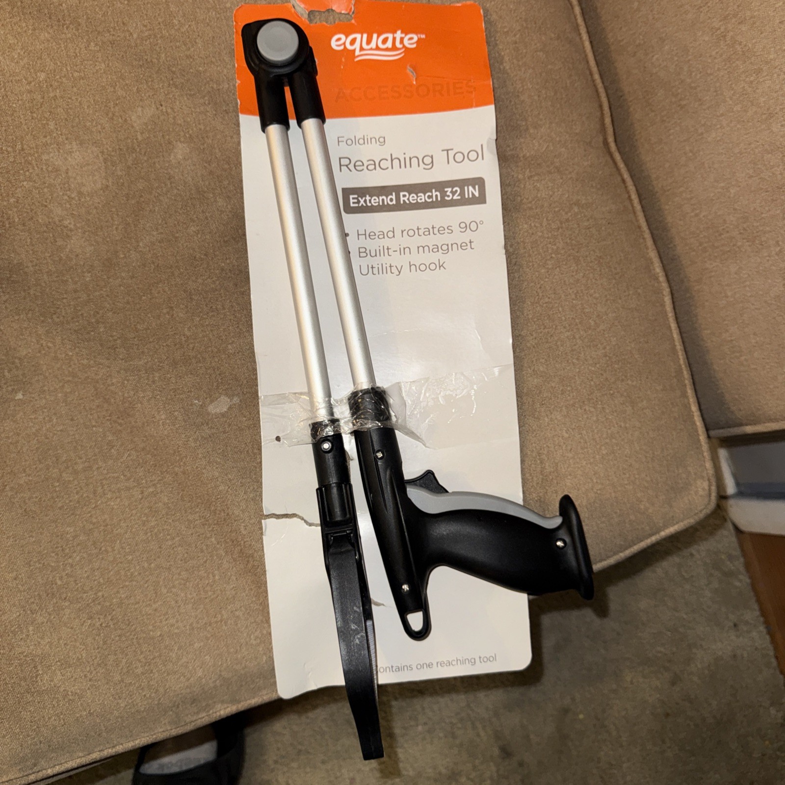 Equate Folding / Foldable 32" Reaching Grabbing Grabber Tool w/ Built-in Magnets