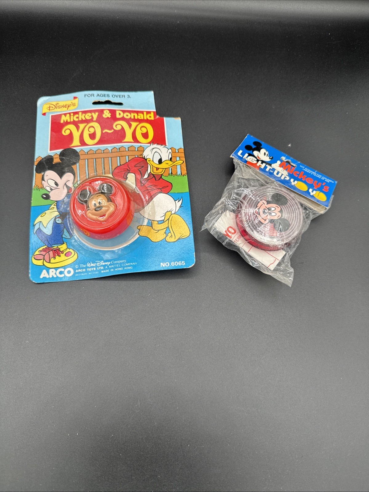 2 Mickey Mouse Donald Duck Disney Yo-Yo’s. 1 Light Up. (T16)