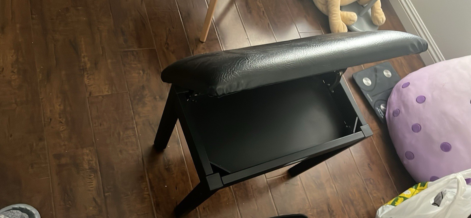 Korg B1 Digital Piano + Bench – Great Condition ！