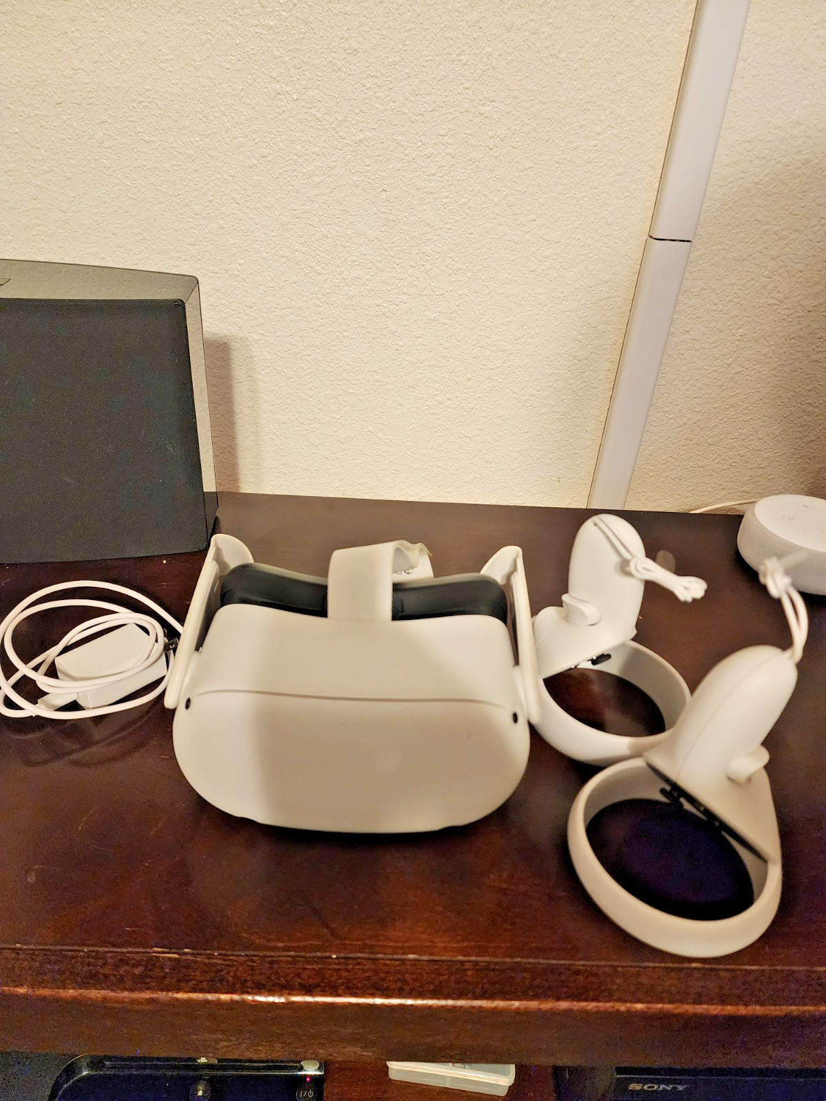128GB Meta Quest 2 VR Headset - w Controllers