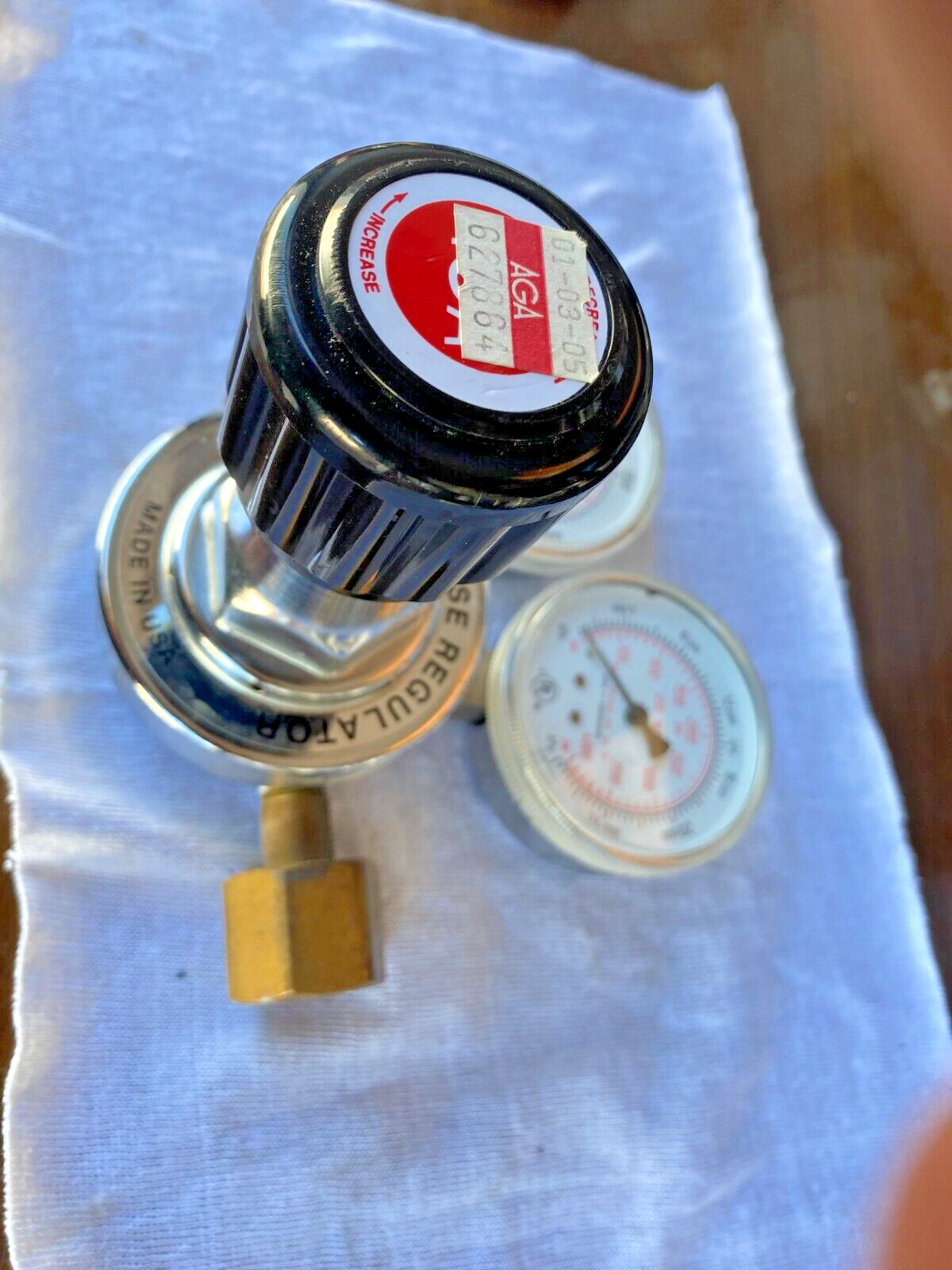 high pressure gas regulator 0-4000 PSI.