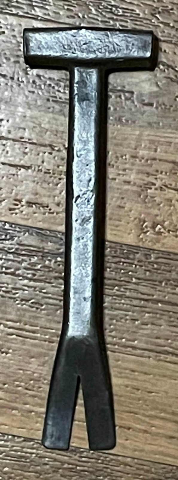 Vintage Oak Leaf Crate Hammer Pry Bar 9"