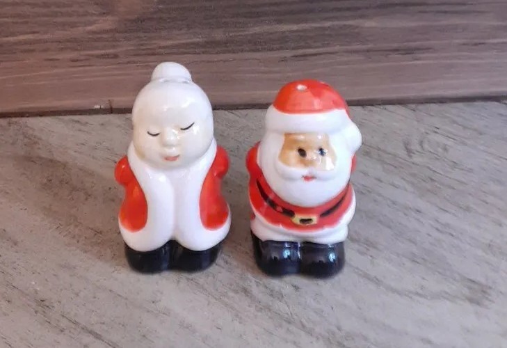 Vtg Greenbrier Salt & Pepper Shakers - Santa & Mrs. Claus